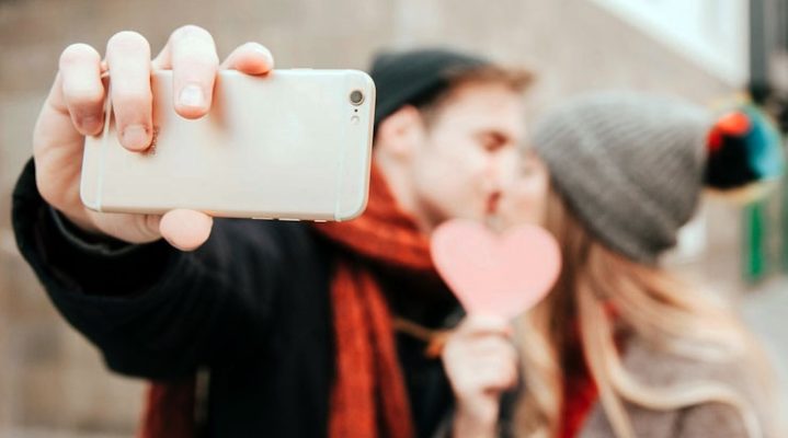 Idee Per Scattare Foto Da Soli: Selfie Artistici Che Ispirano